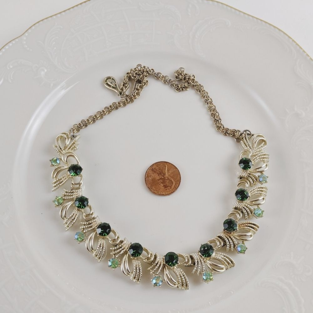 Vintage Emerald Green Gold Tone Statement Necklace